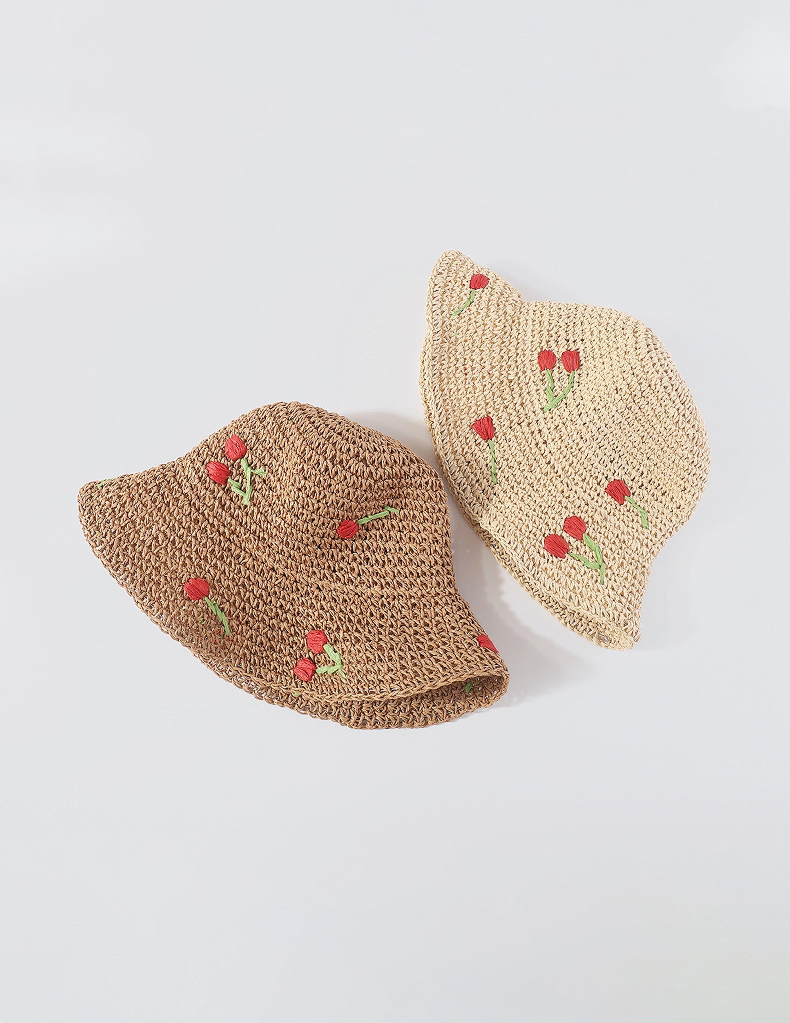 Chapeau bob tressé à fleurs