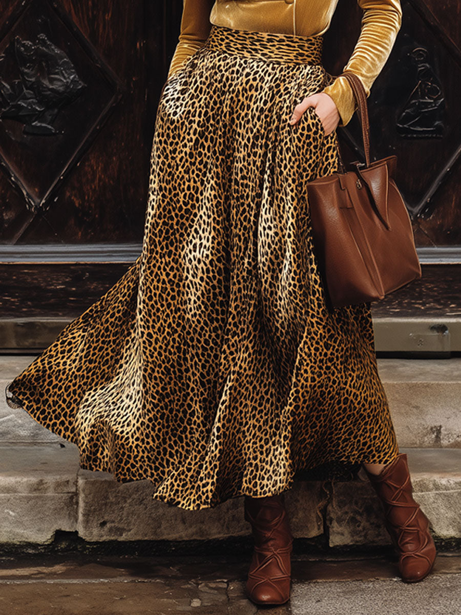 Conjunto Vintage de Camisa de Veludo Dourado com Decote em V e Mangas Compridas e Saia com Bolso e Estampa de Leopardo