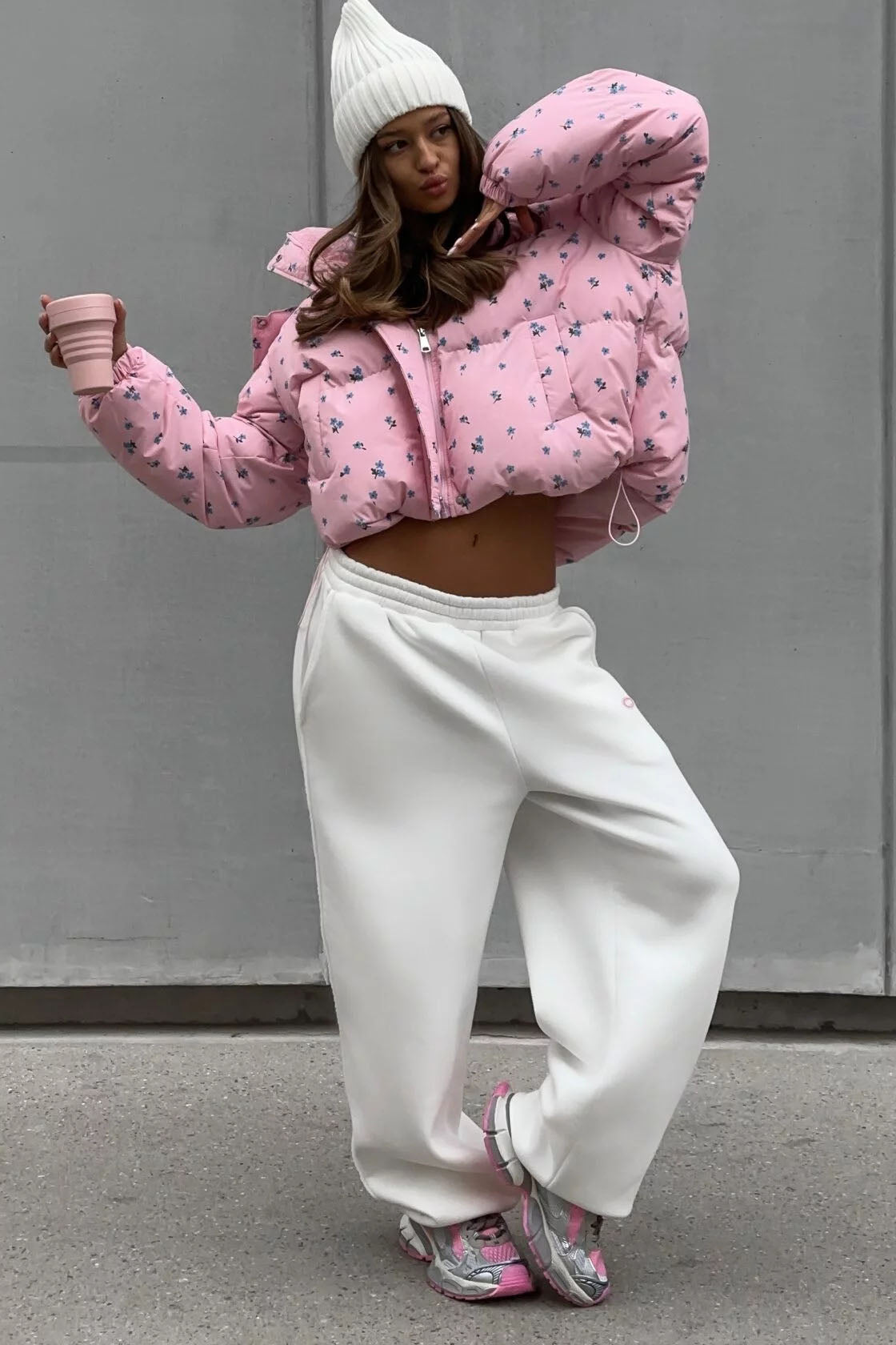 Joa haftowana koronkowa sukienka maxi z rozkloszowanym dołem