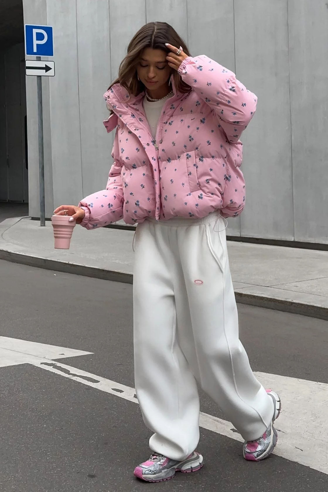 Joa haftowana koronkowa sukienka maxi z rozkloszowanym dołem