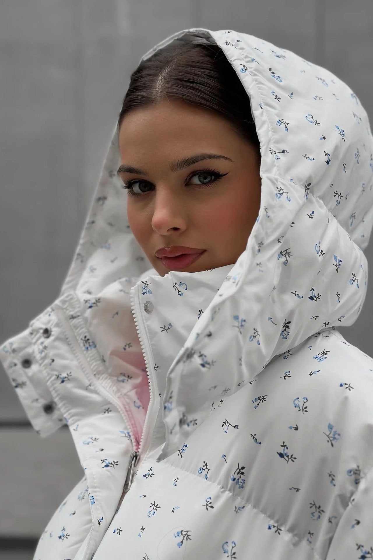 Joa haftowana koronkowa sukienka maxi z rozkloszowanym dołem