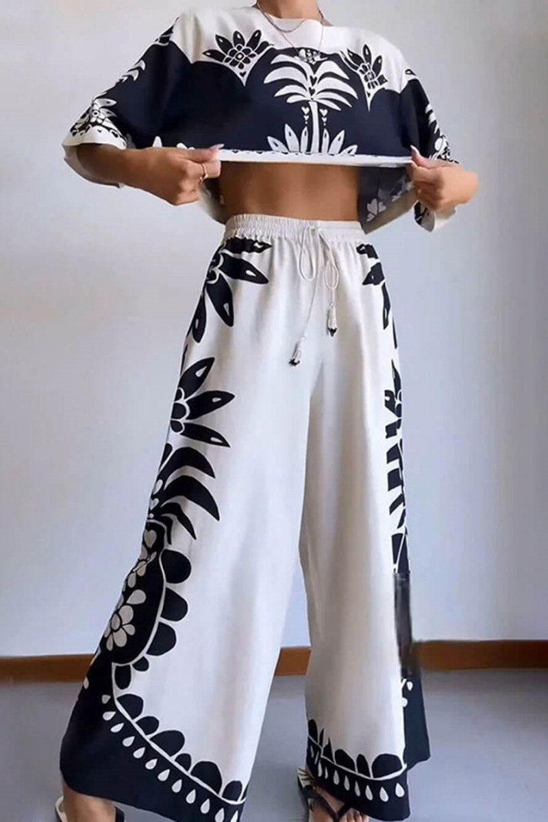 Traje suelto de manga corta con estampado étnico