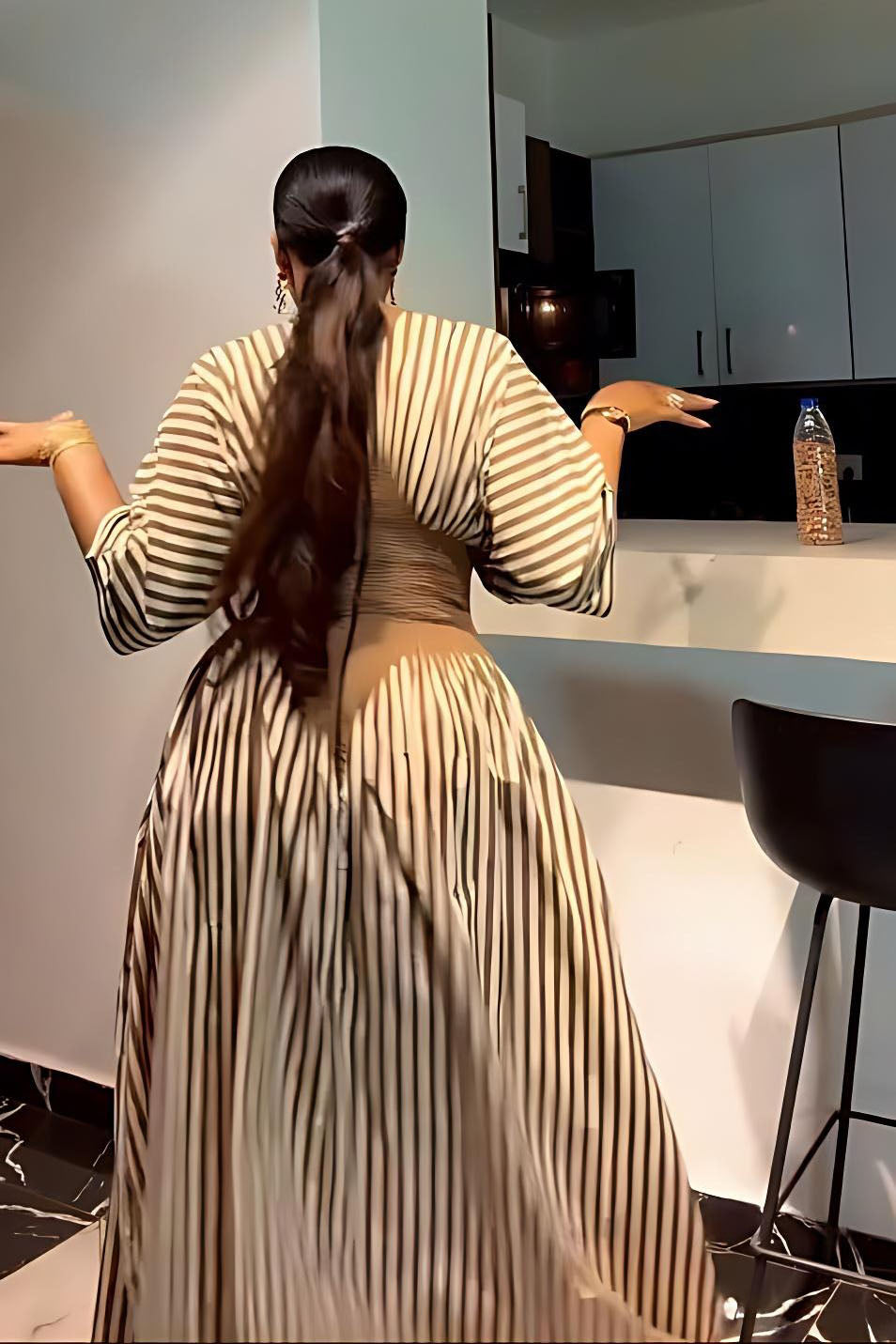 Retro moderní maxi šaty s rozšířenými rukávy ve tvaru netopýra