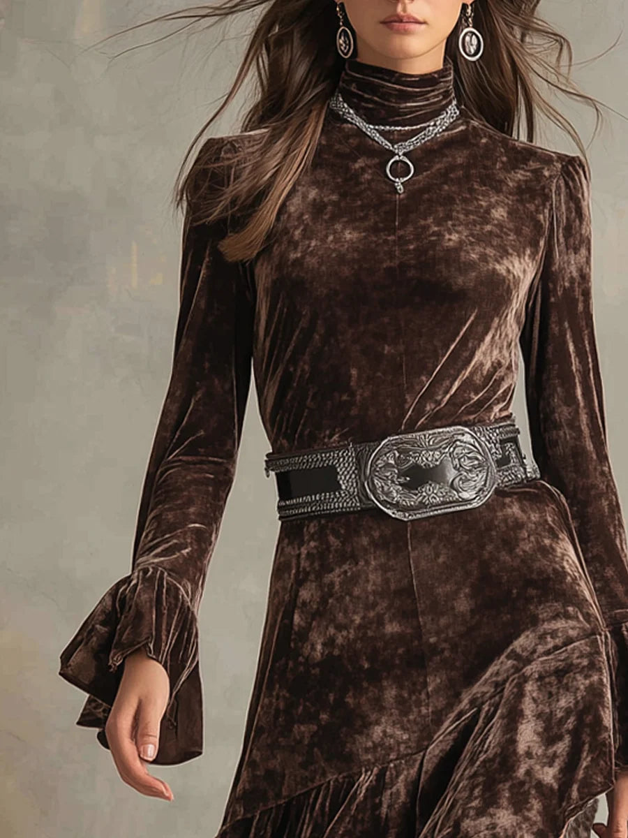 Velour midi-kjole med høj hals, lange klokkeærmer