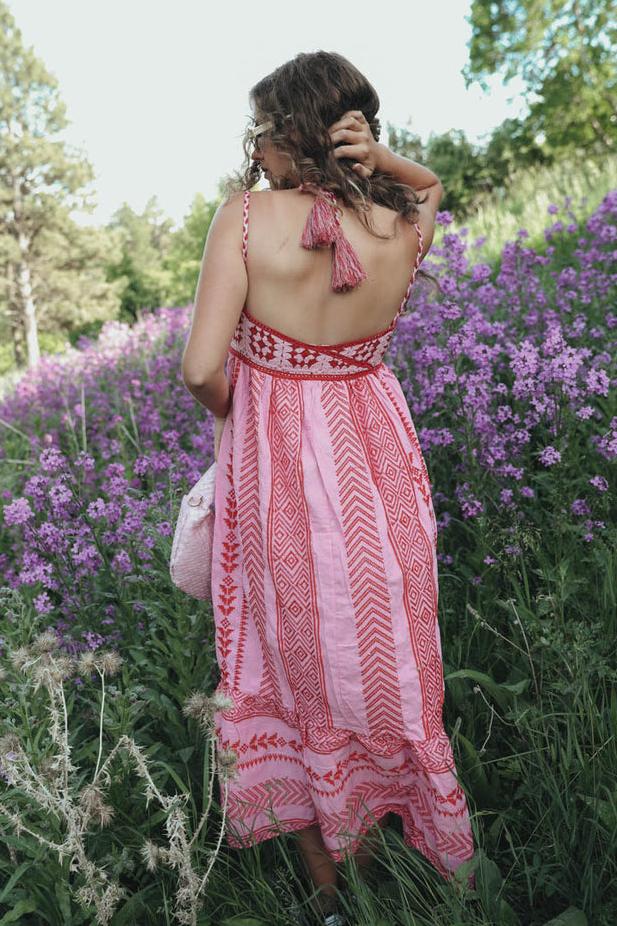 Vestido midi con tirantes, bordado y estampado de Naomi