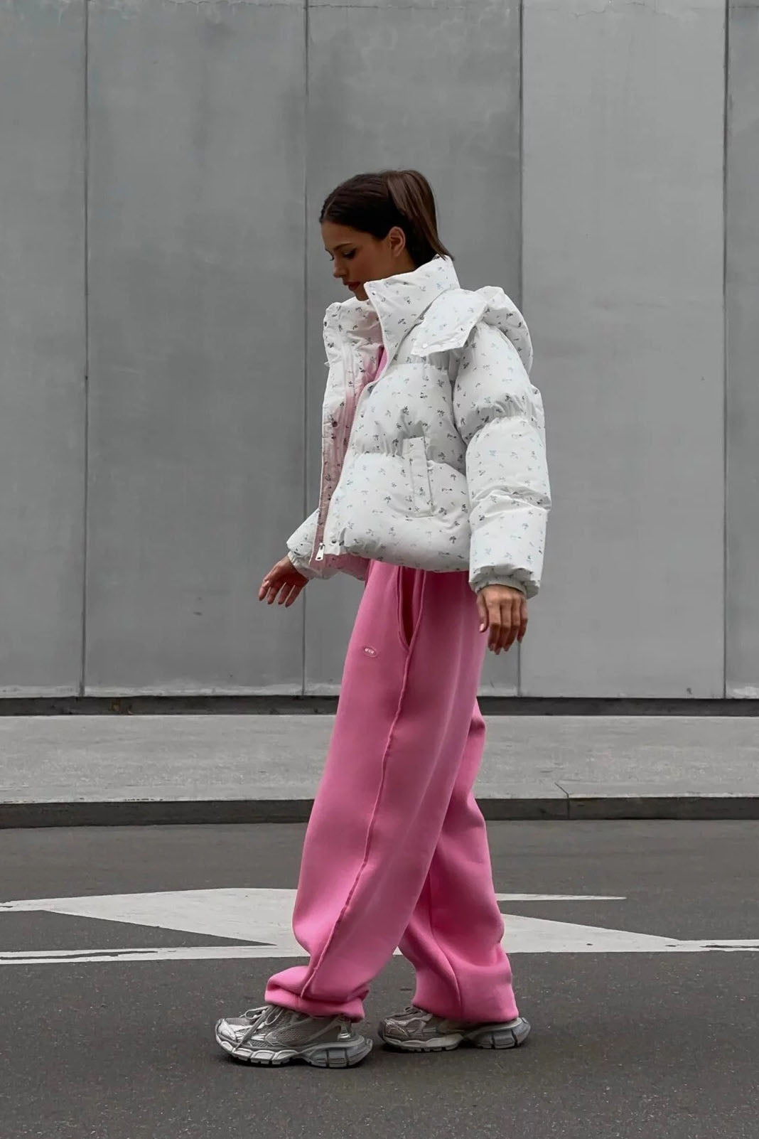 Joa haftowana koronkowa sukienka maxi z rozkloszowanym dołem