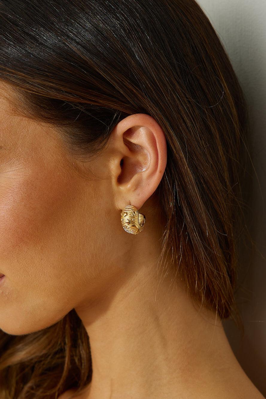 18k vergëllten Designer-Ouerréng aus Gold