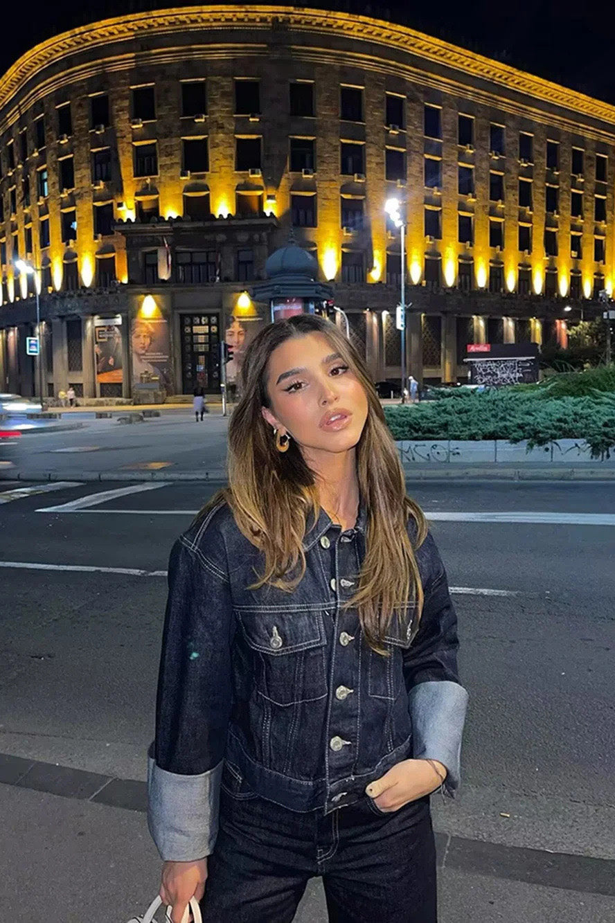 Joa – Ausgestelltes Maxikleid mit bestickter Spitze