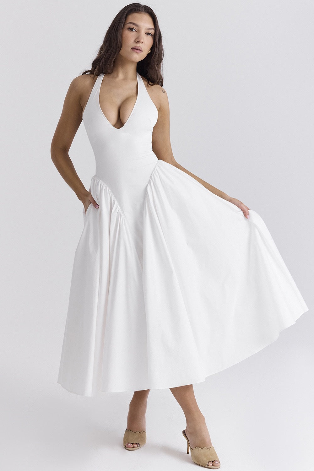 Vestido midi con cuello halter de algodón blanco