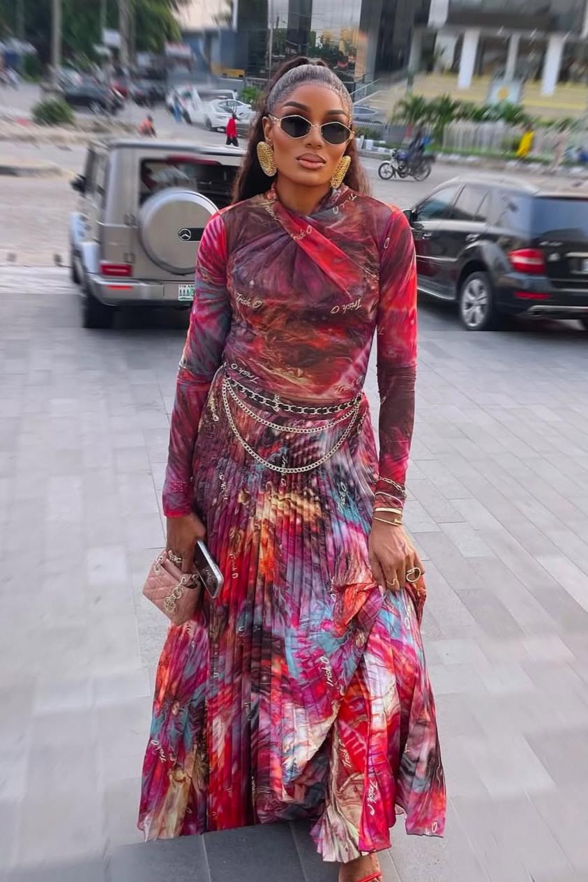 Red Multicolor Abstract Print Mesh Top & Pleated Skirt Set