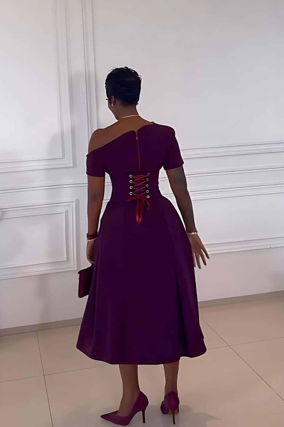 Vestido midi formal versátil con hombros descubiertos