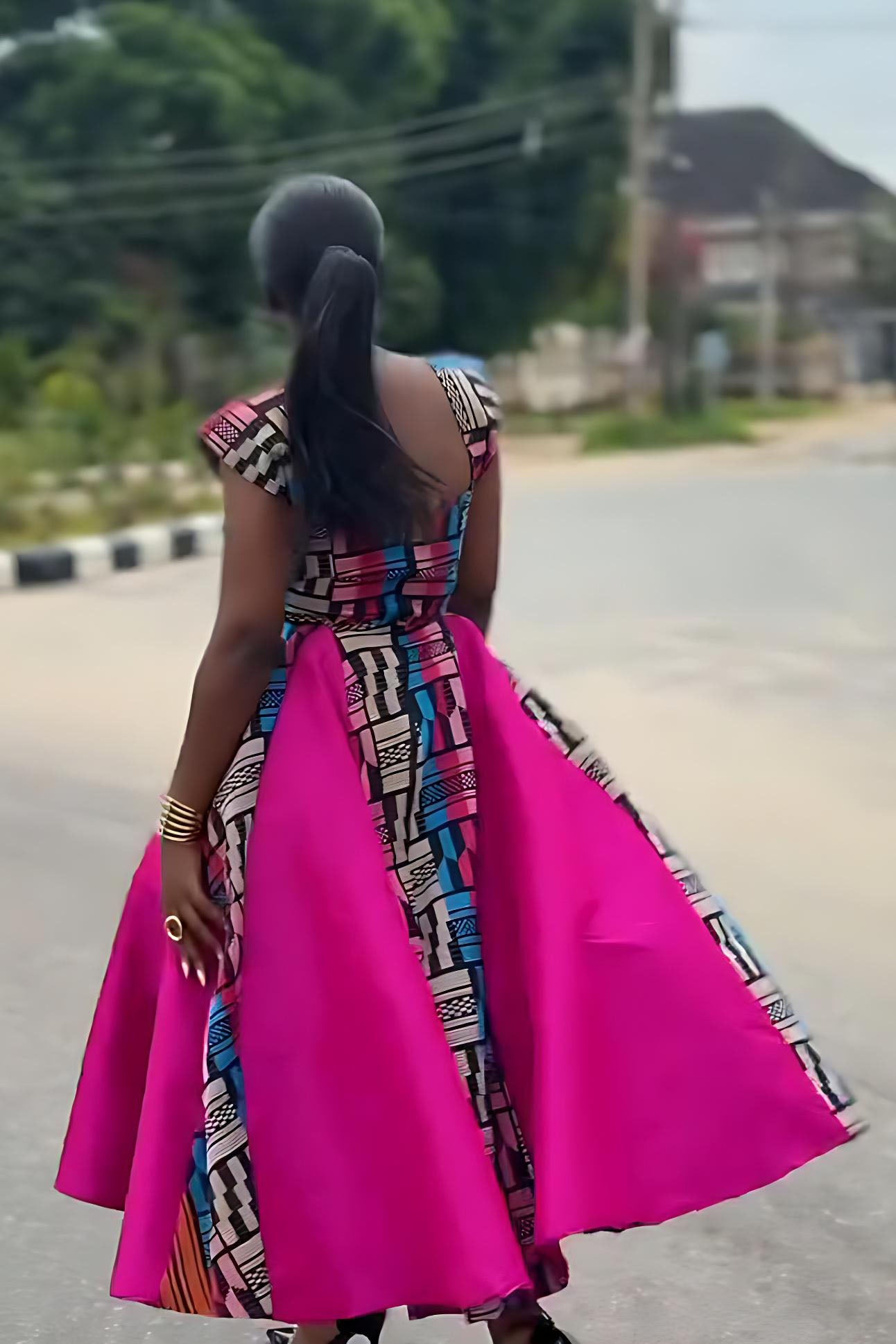 Fuchsia Midi-Kleed mat afrikaneschem Dégradé-Print a Kontrast