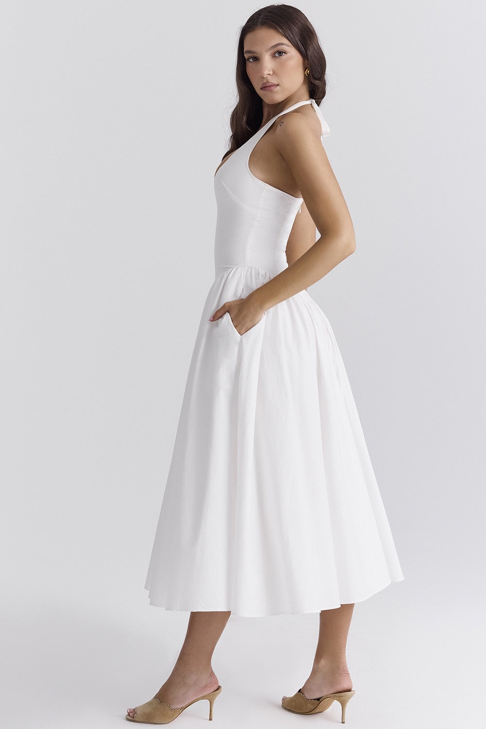 Robe d'été midi dos nu en coton blanc