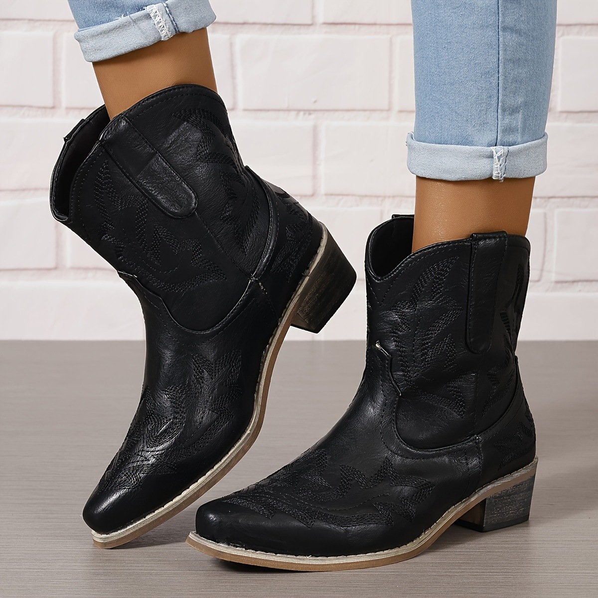 Vintage Embroidered Block Heel Short Western Boots