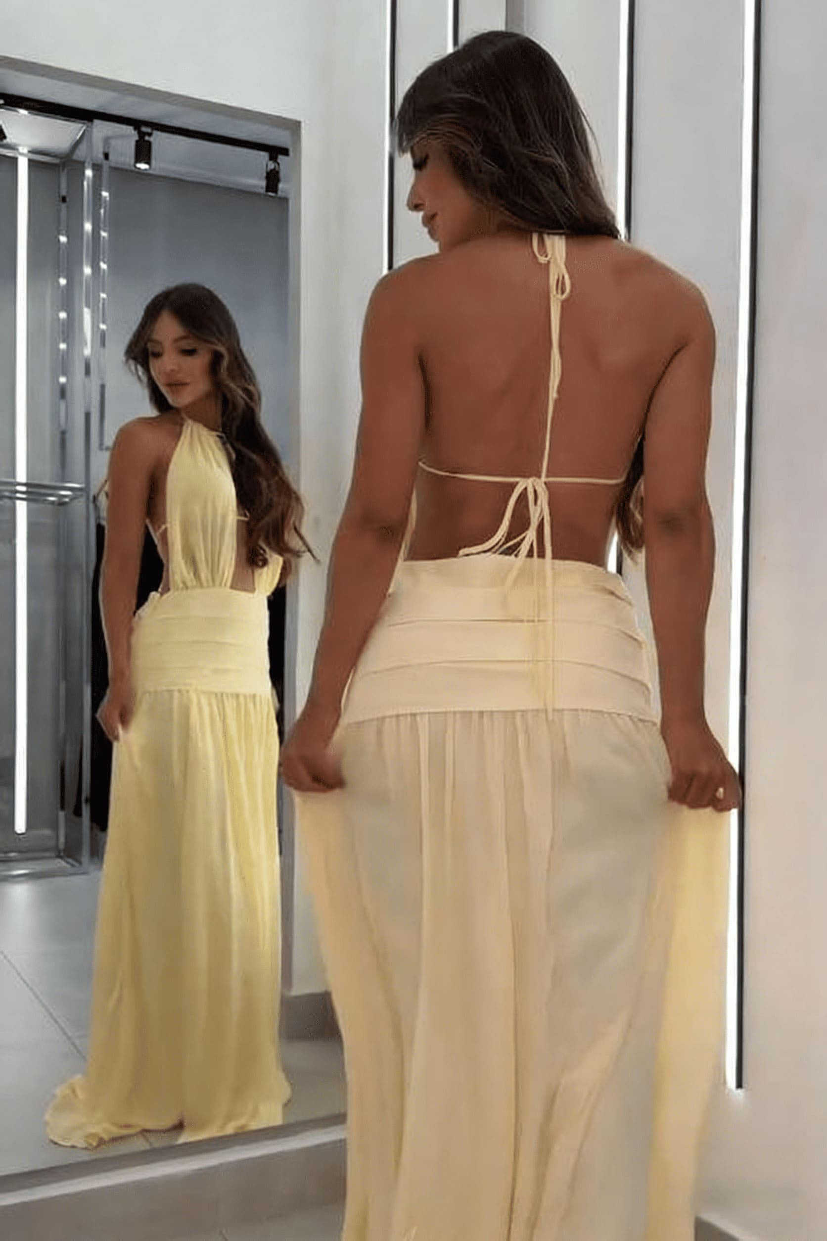 Rochie lungă evazată cu decolteu adânc în V și piept strâns cu pliuri