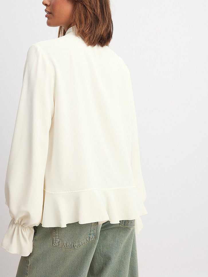 Blusa con volant e cravatta bianco sporco