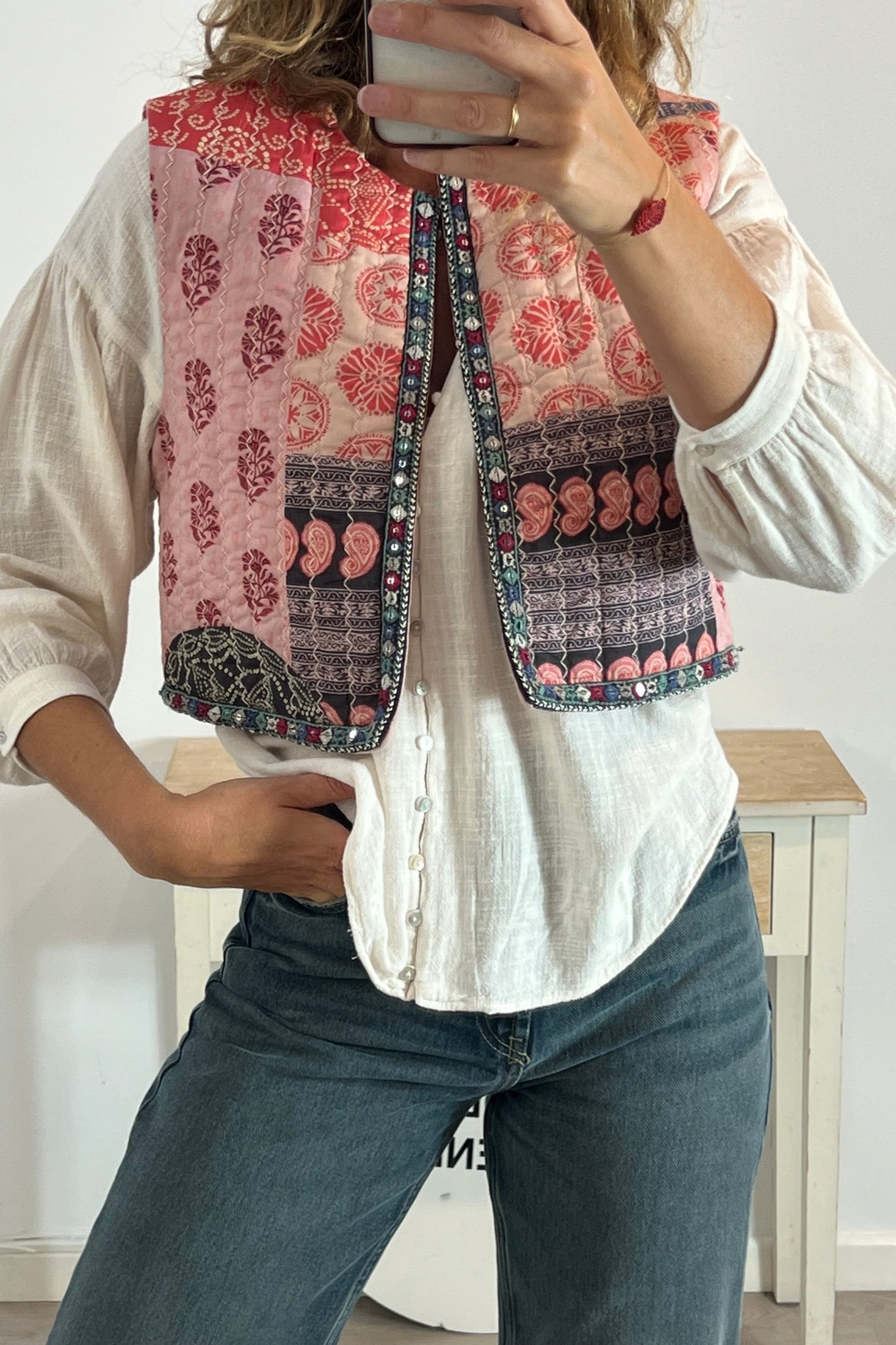 Uralia vest