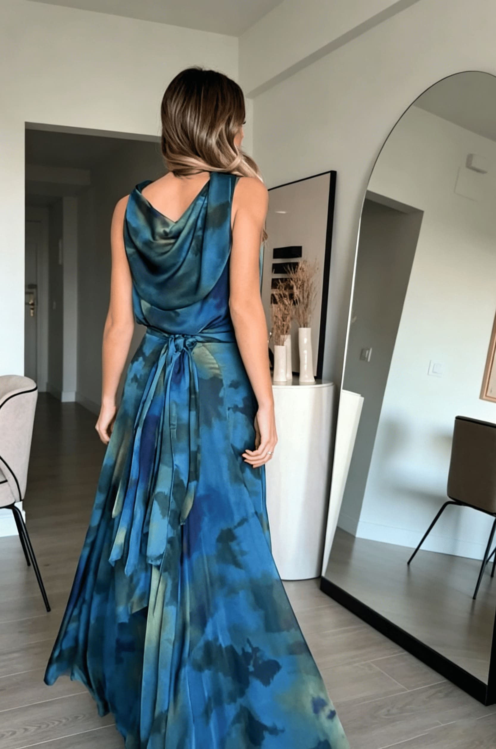 Vestido largo plisado crema elegante