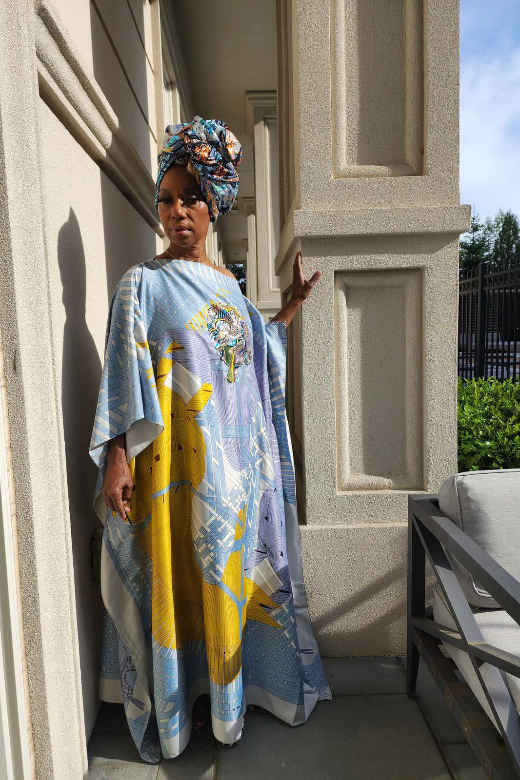Kaftan-Maxikleed mat abstraktem Päerdsmuster