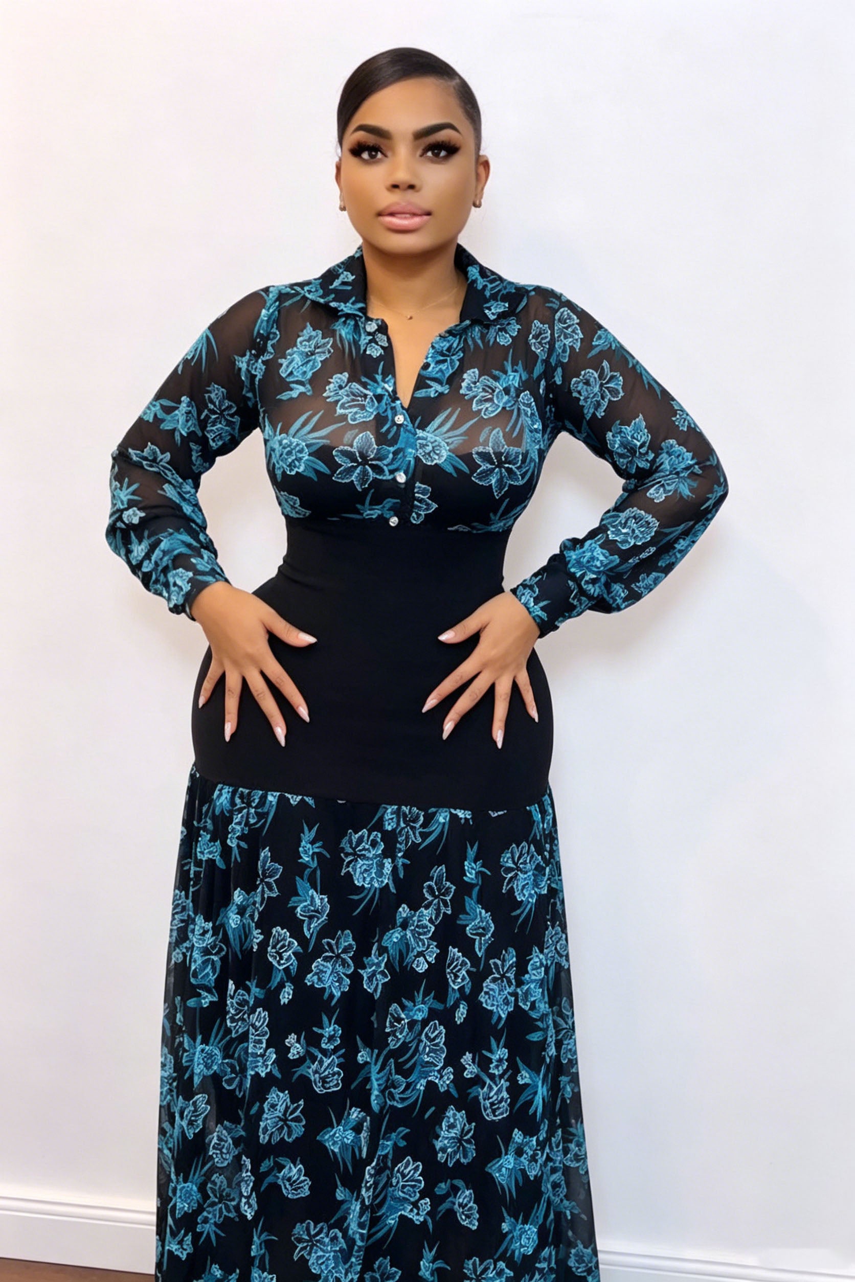 Vestido maxi de malla con bloques de color y cuello alto