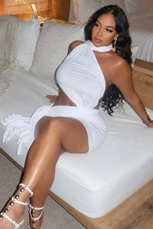 Vestido Halter com Recorte e Costas Descobertas