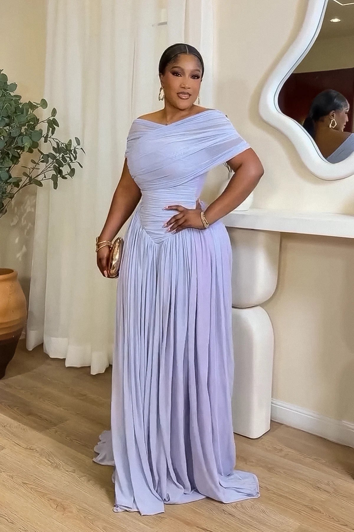 Abito Lavanda con Spalle Scoperte, Arricciato e Pieghettato