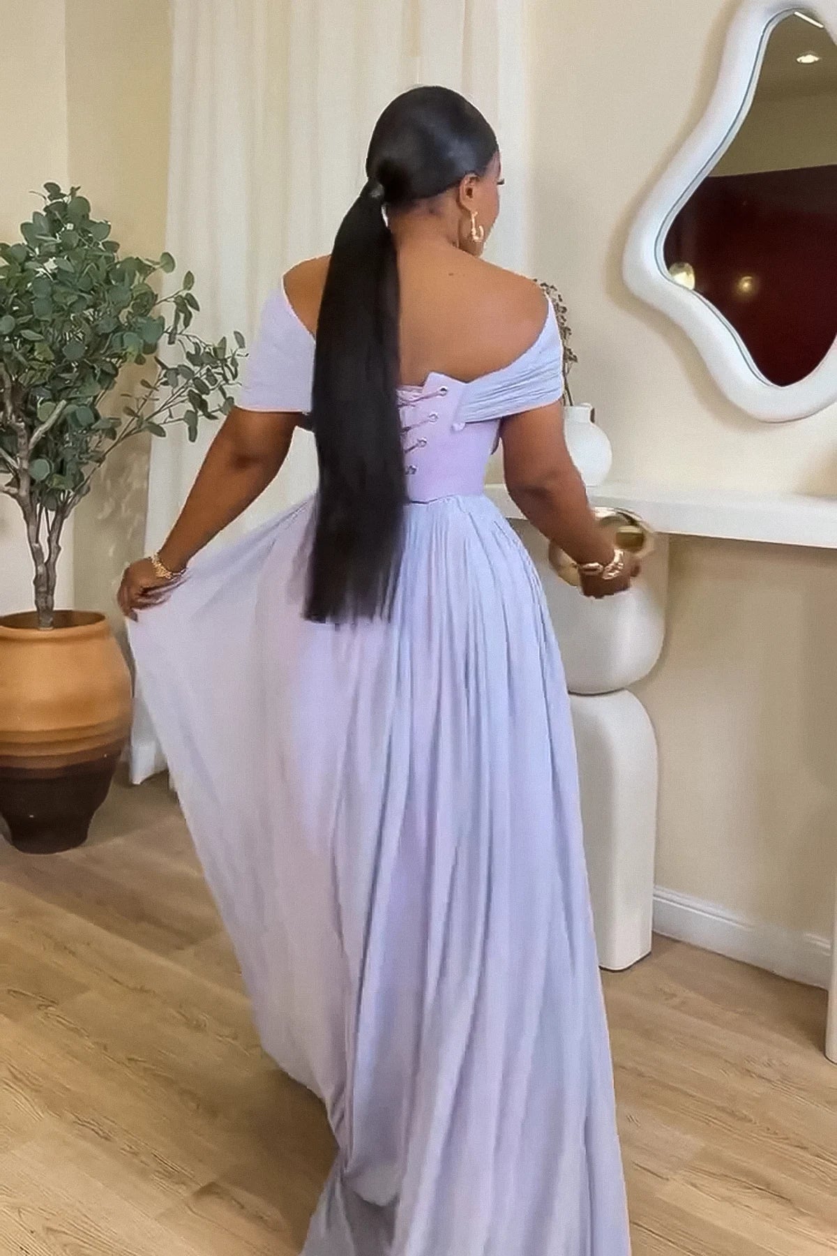 Abito Lavanda con Spalle Scoperte, Arricciato e Pieghettato