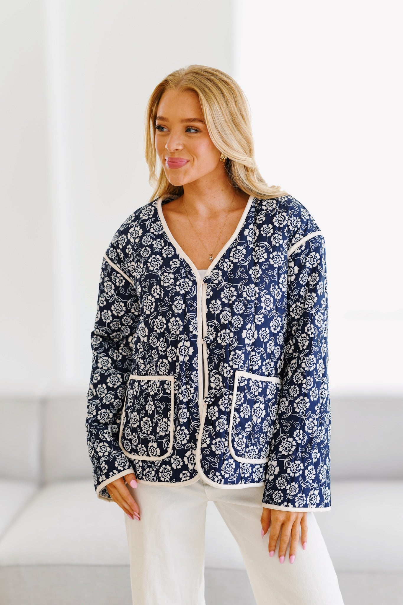 Jayla gewatteerde jas met print - marineblauw/crème