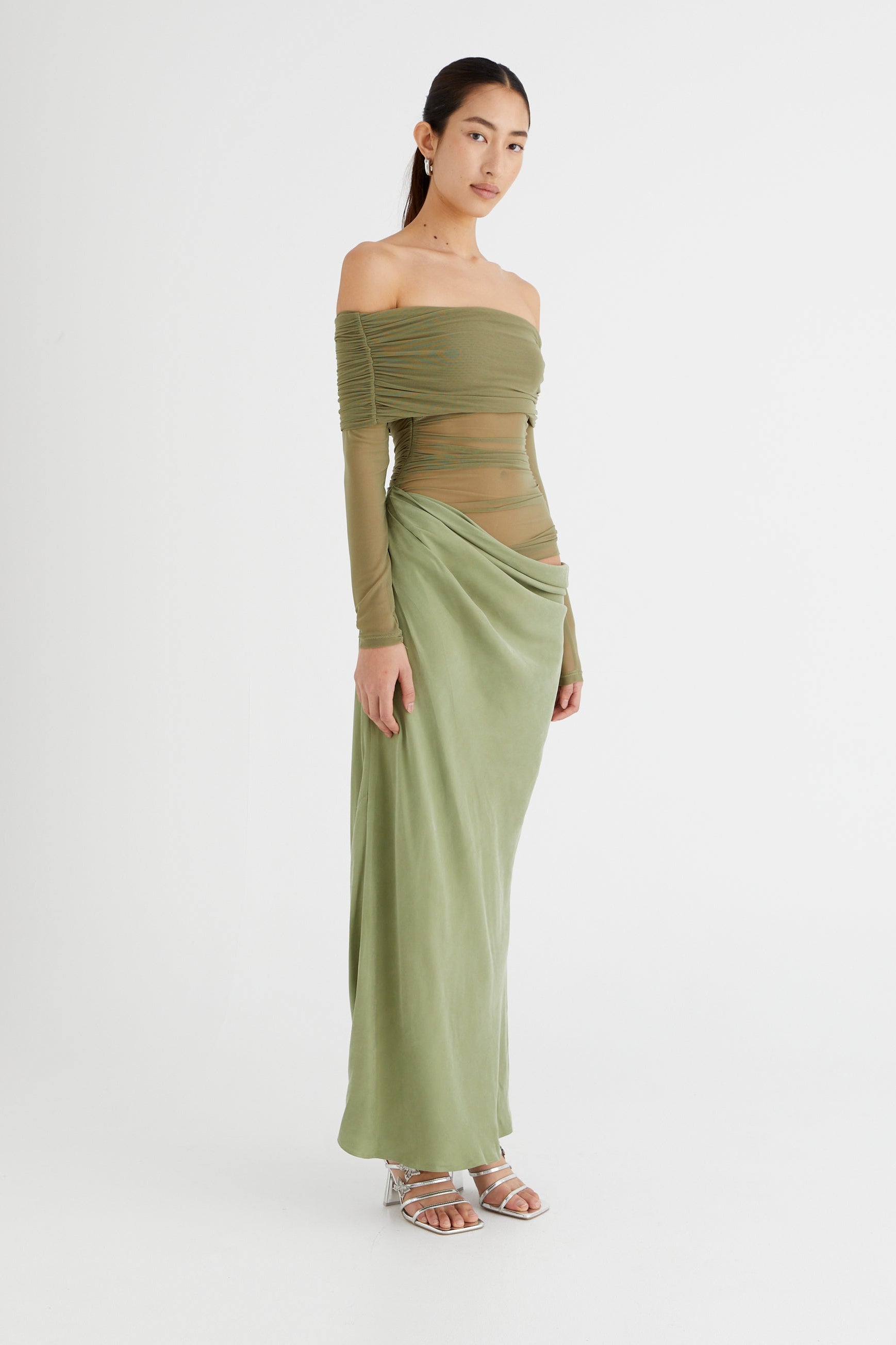 Lillian Off Shoulder Sheer Maxi Mesh-kjole