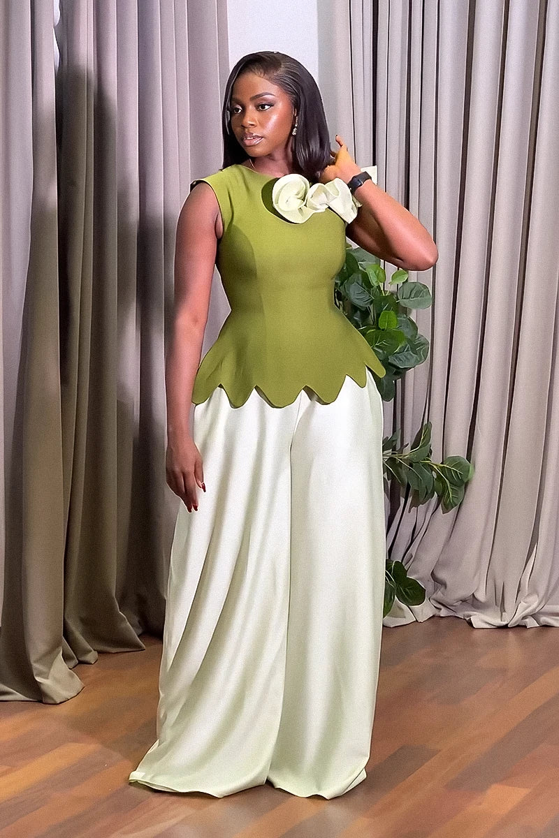 Zielona oliwkowa bluzka z baskinką i falbanką na ramieniu