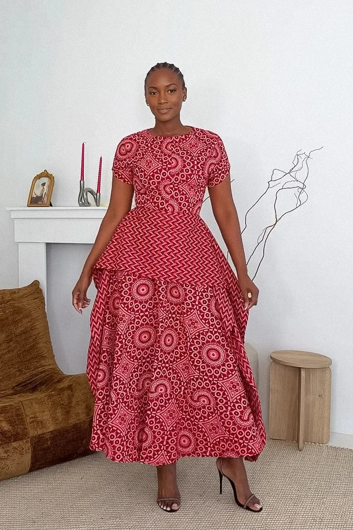Abito midi a balze geometrico rosso e bianco
