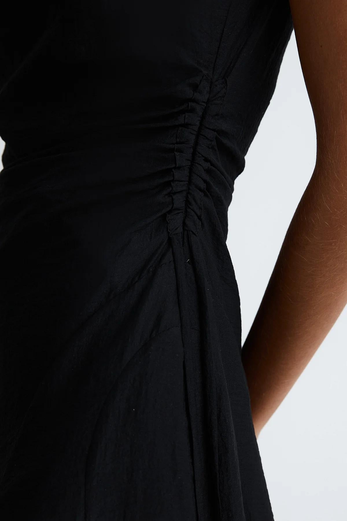 Minimalist Black Sleeveless Maxi Dress