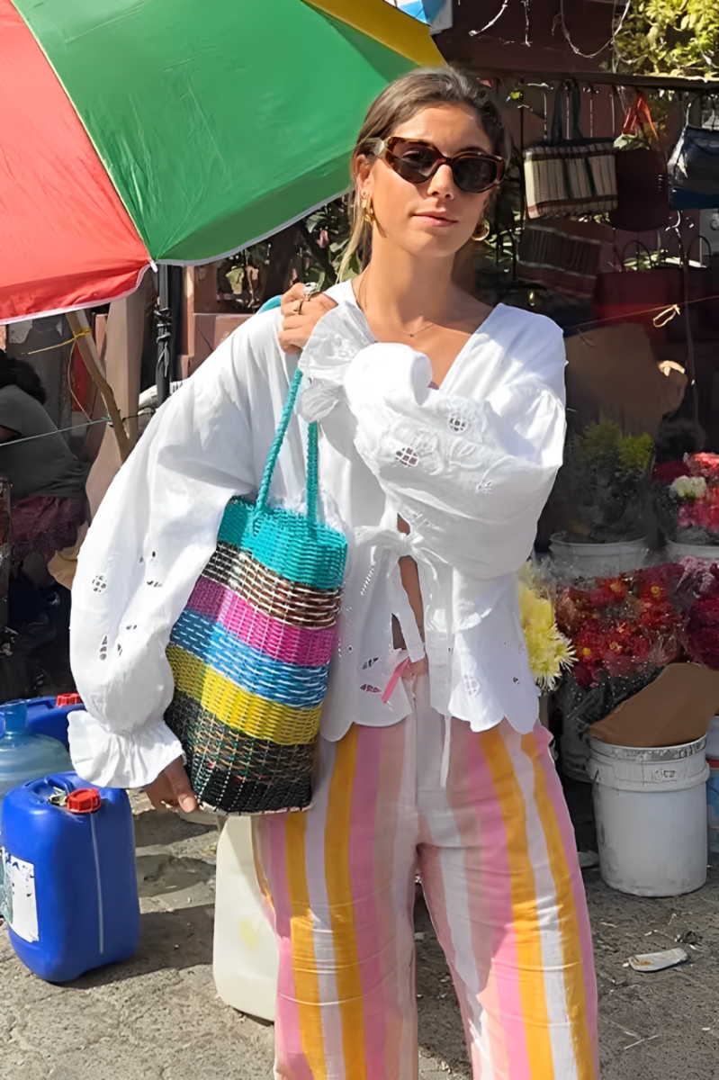 Blusa blanca con corazones bordados