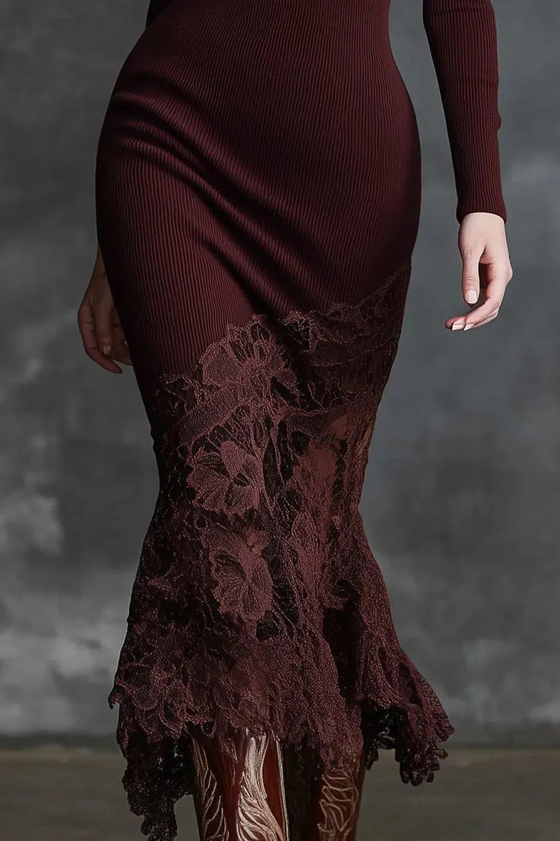 Elegantní maxi šaty s vysokým límcem a krajkovým lemem v barvě burgundské červené