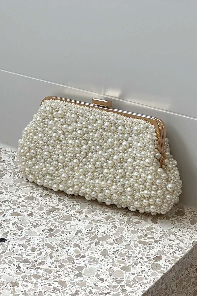 Cartera de mano con perlas sintéticas de Norma Jean, color crema y dorado