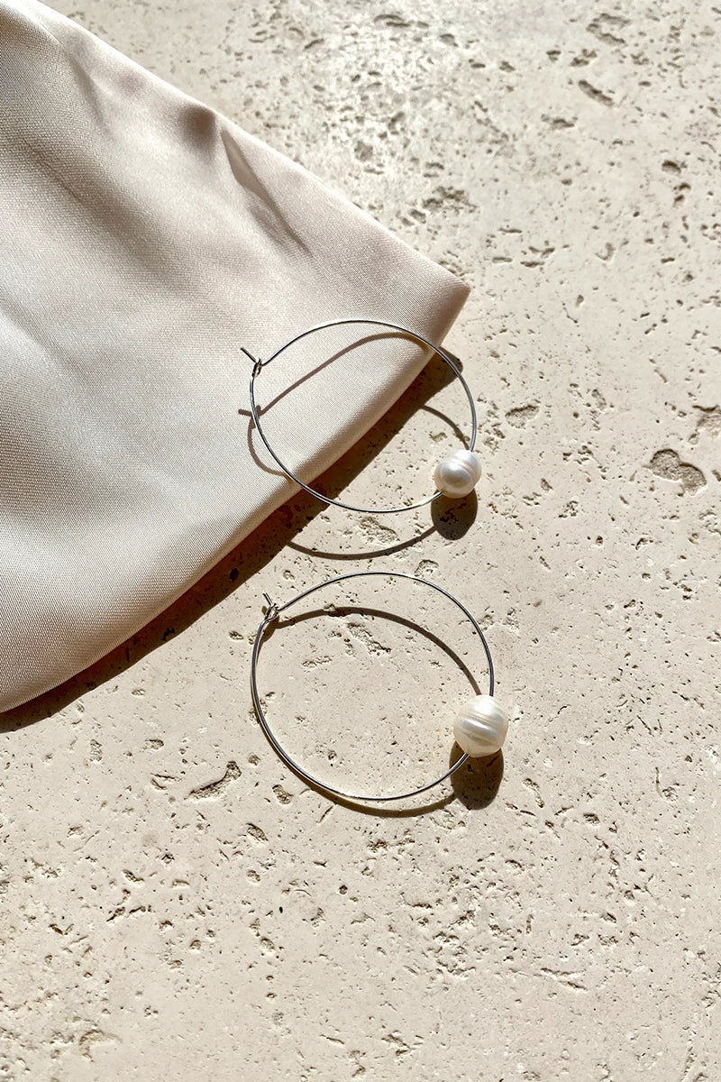 Simple Pearl Fine Wire Hoops - Krem/sølv