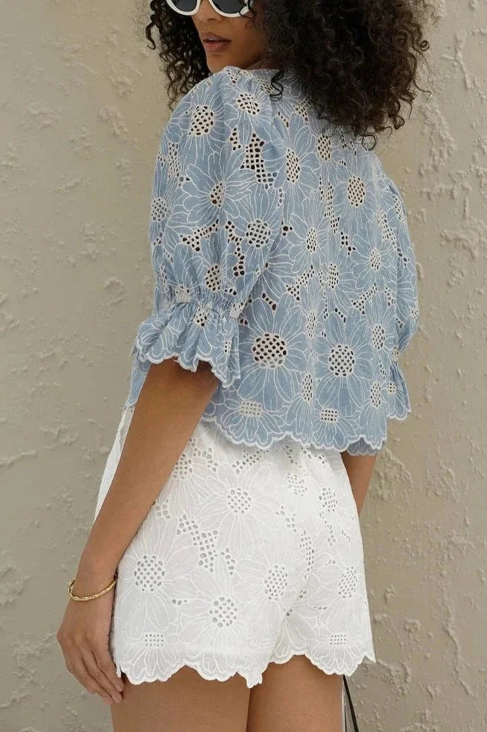 Elegant brodert bluse