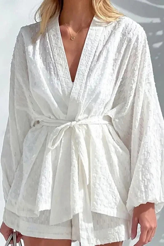 Ensemble deux pièces en jacquard blanc avec taille cintrée