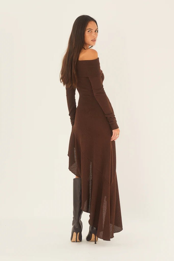 Alisa Off-shoulder Flare midi stickad klänning