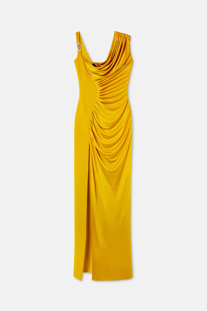 Vestido maxi con flecos y escote halter llamativo