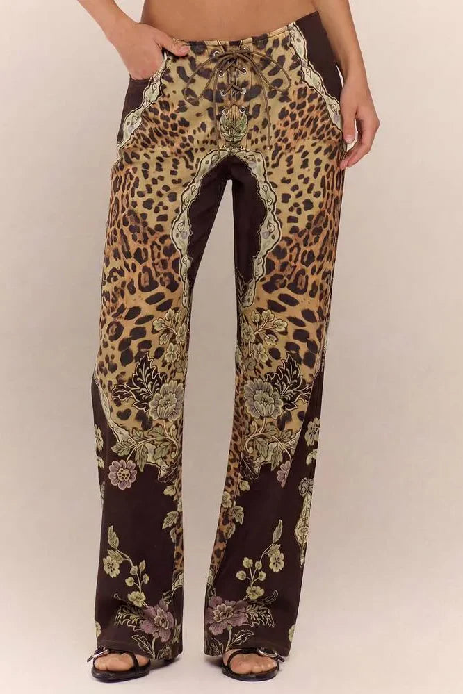 Pantaloni a vita bassa con stampa leopardata e allacciatura in pizzo