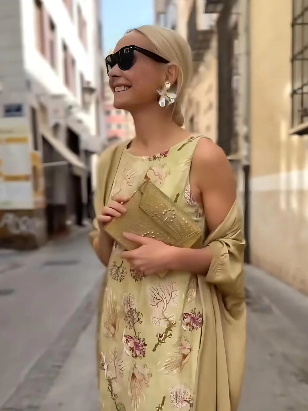 Červenobílé geometrické vrstvené midi šaty