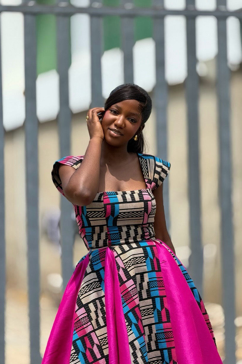 Rochie midi cu imprimeu african în degrade și contrast fucsia