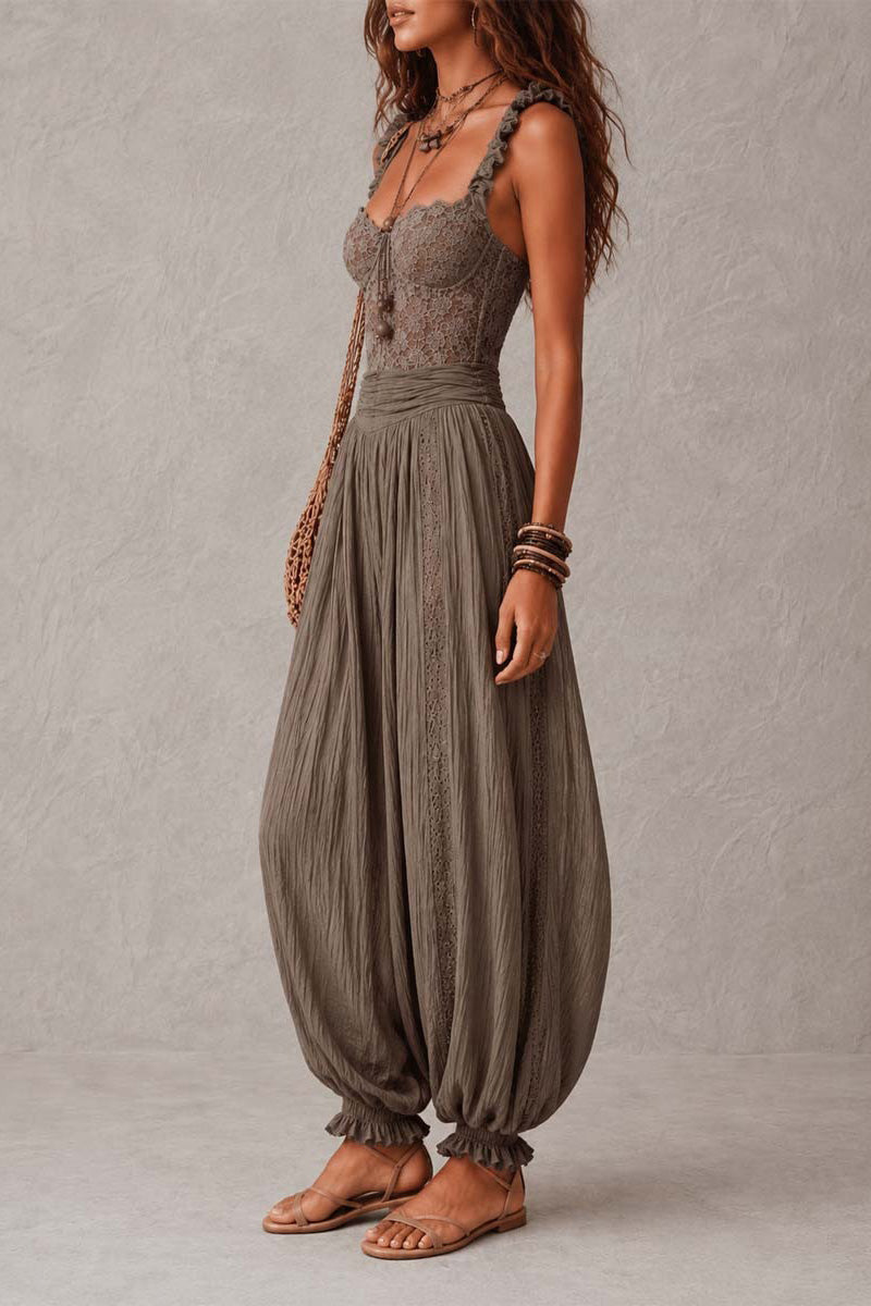 Mini abito in finta pelle scamosciata con nappine e stile halter