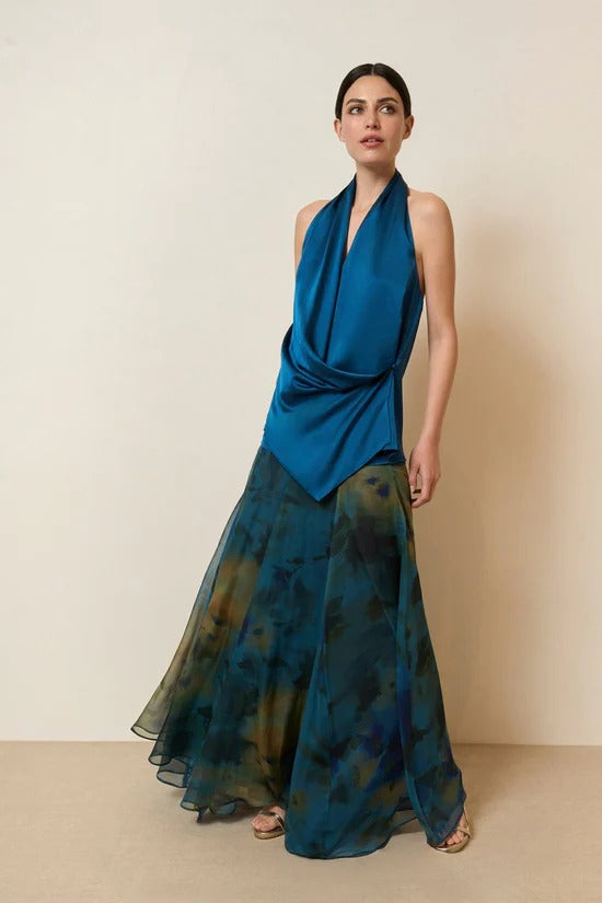 Vestido largo plisado crema elegante