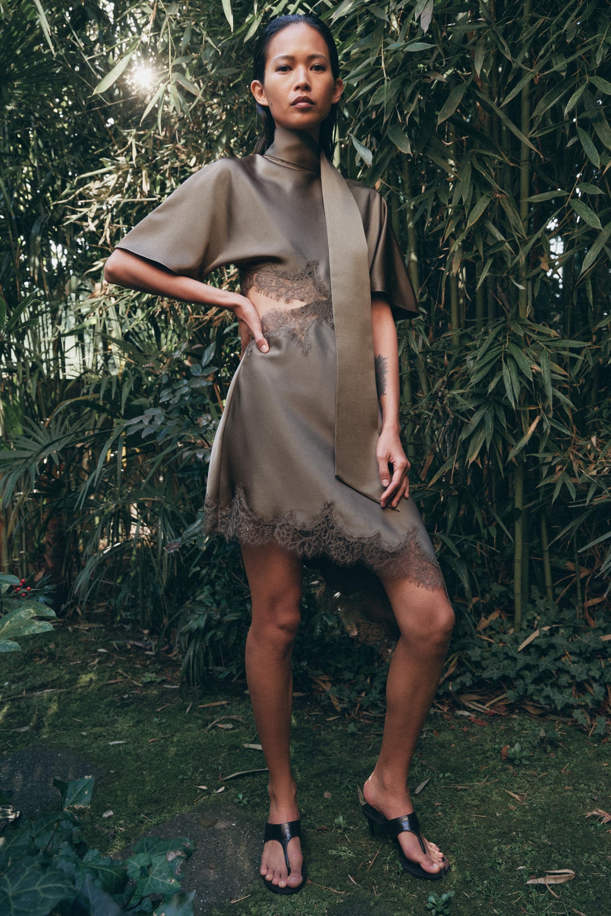 Conjunto de Vestido Maxi de Duas Peças com Capa Transparente