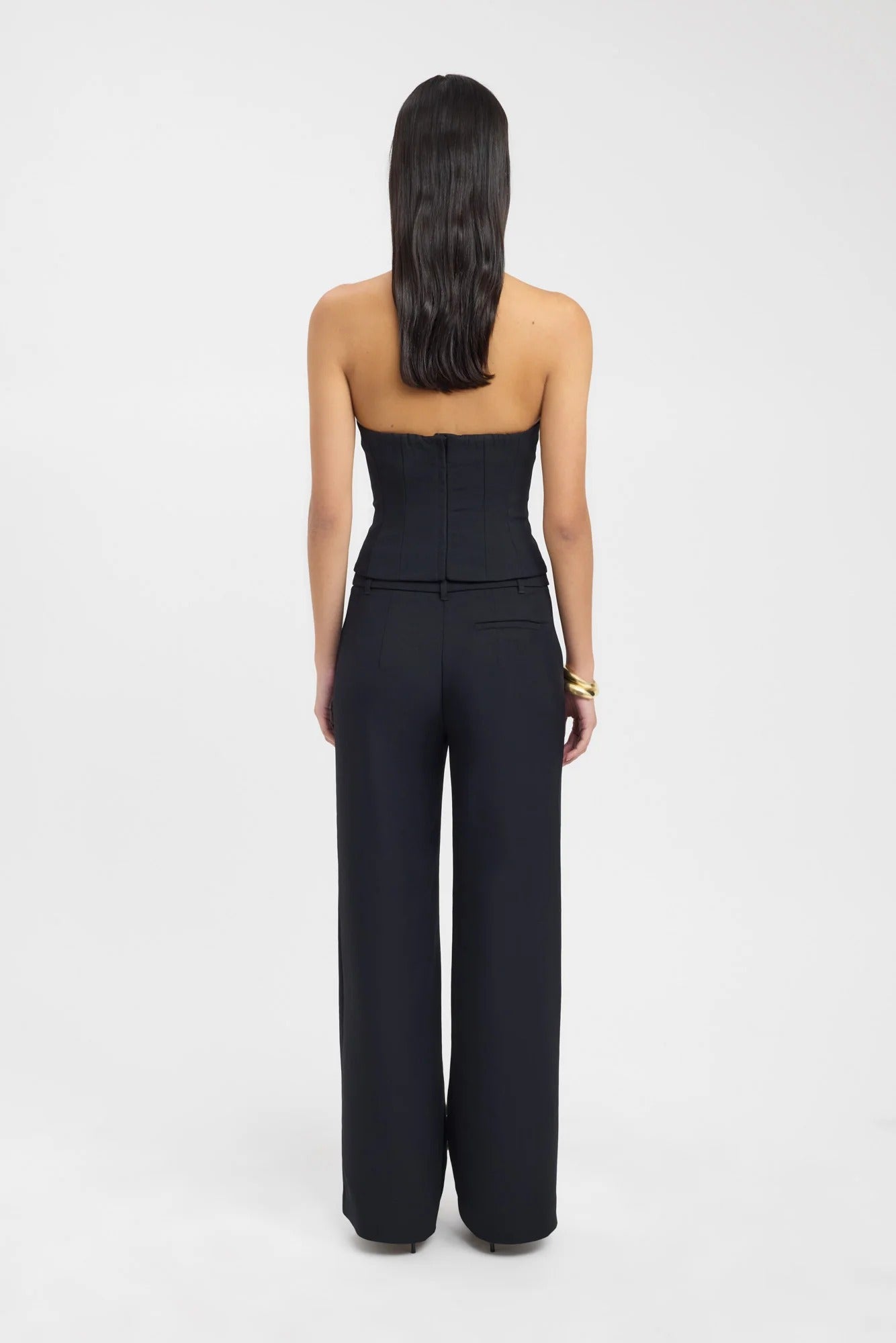 Maxikleid mit auffälligem abstraktem Muster und ausgestelltem Schnitt