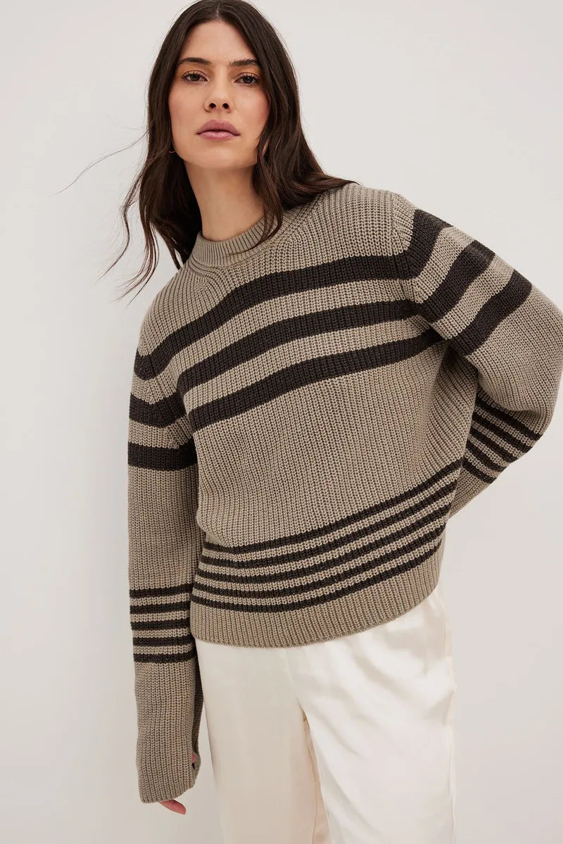 Gestreifter Pullover mit Rippenmuster