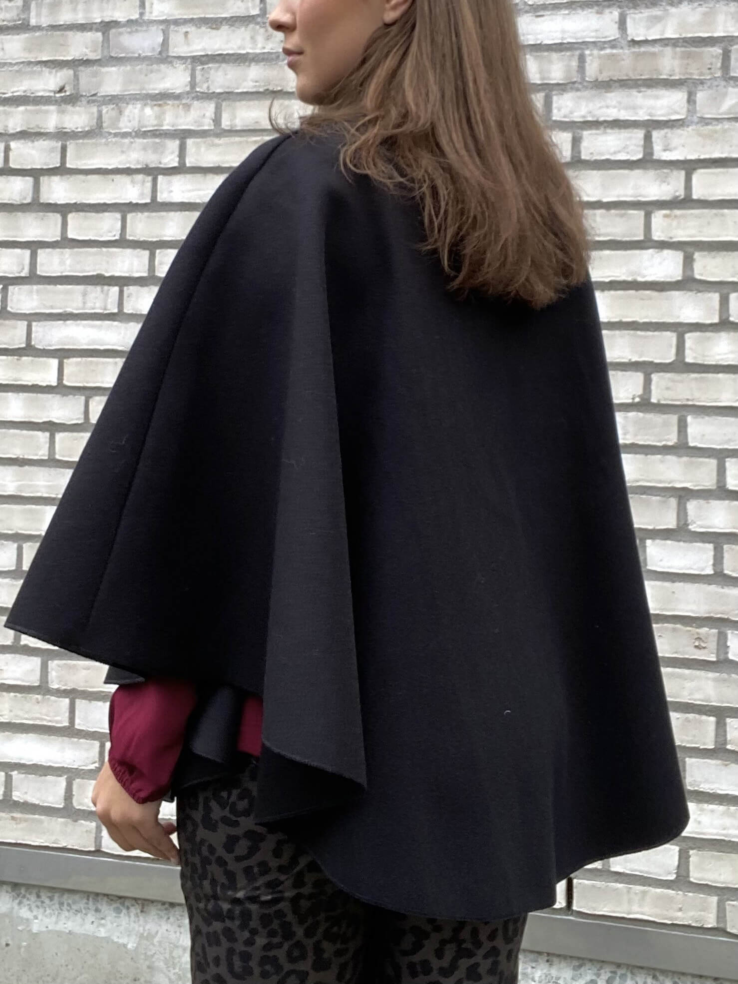 Komfortabel Wool Cape Coat